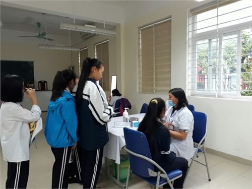 Khám sức khỏe định kỳ cho học sinh Năm học 2017– 2018
